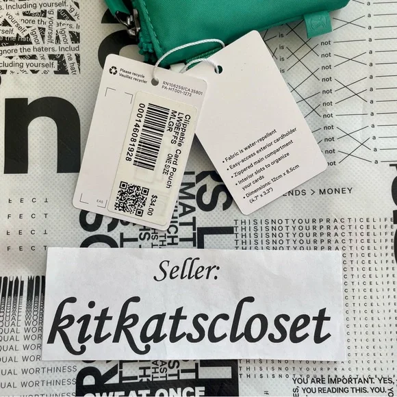 HOST PICK!!! 🆕 MALDIVES GREEN - NWT lululemon clippable card pouch - Picture 4 of 10